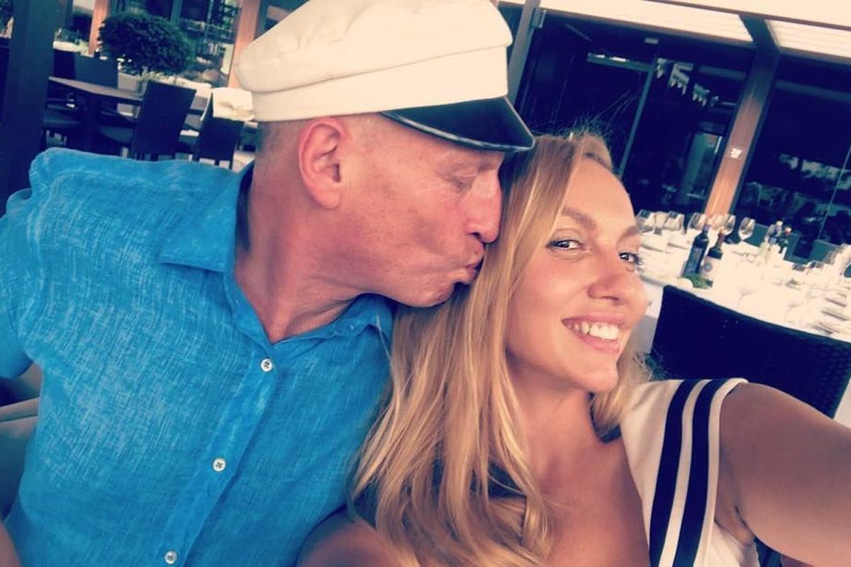 Почему мужчины выбирают молодых женщин: взгляд психологов