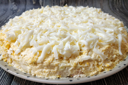 Вкусный слоеный салат: рецепт для праздничного стола