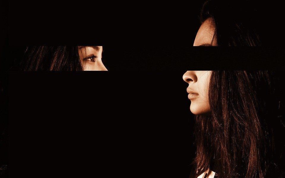 Признаки неуверенности в себе у женщин: как распознать и что делать