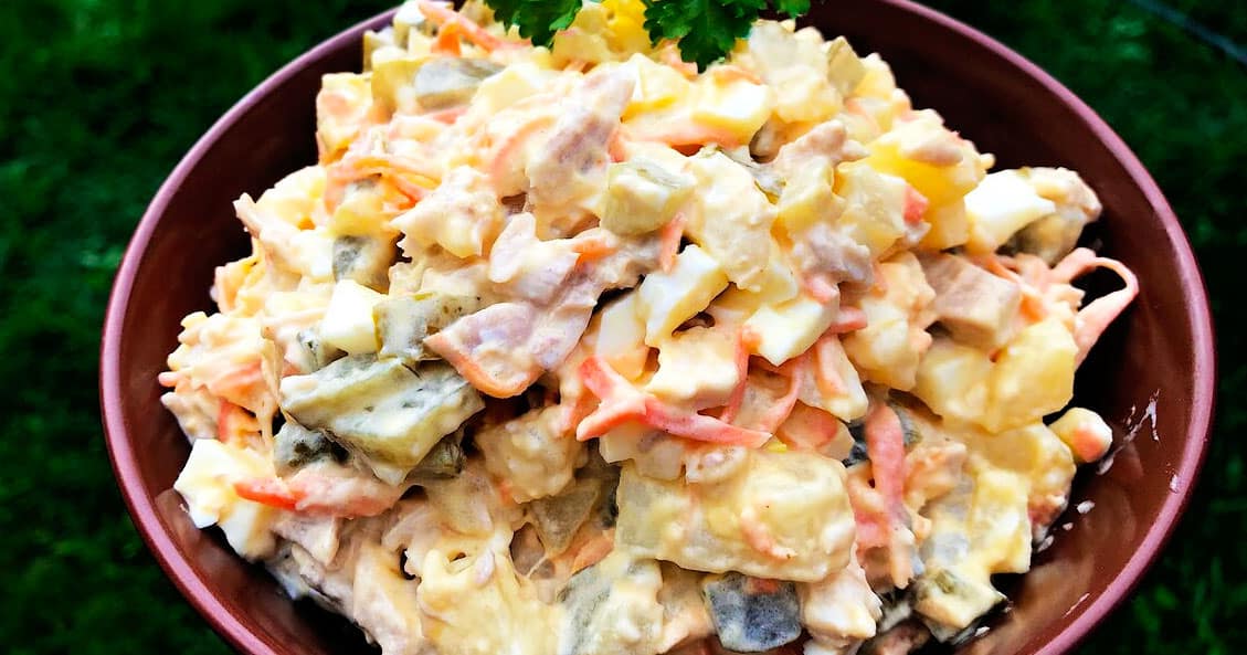 Вкусный салат из простых ингредиентов: рецепт, покоривший всех!