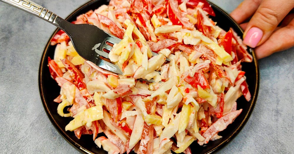 Быстрый и вкусный салат без варки: простой рецепт для каждой женщины