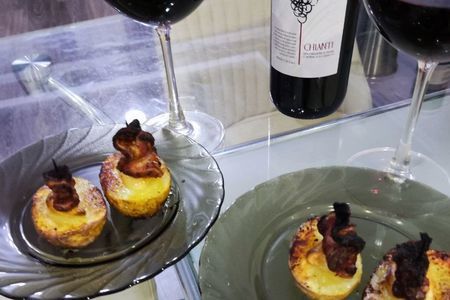 Запеченная картошка с чесноком и салом: простой и вкусный рецепт для духовки