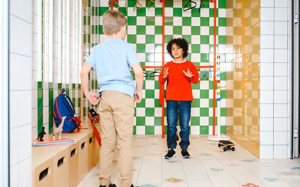 Что нельзя говорить ребенку, которого обижают: советы психолога для мам