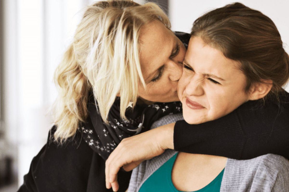 Почему подростки стыдятся своих родителей: основные причины и советы по преодолению