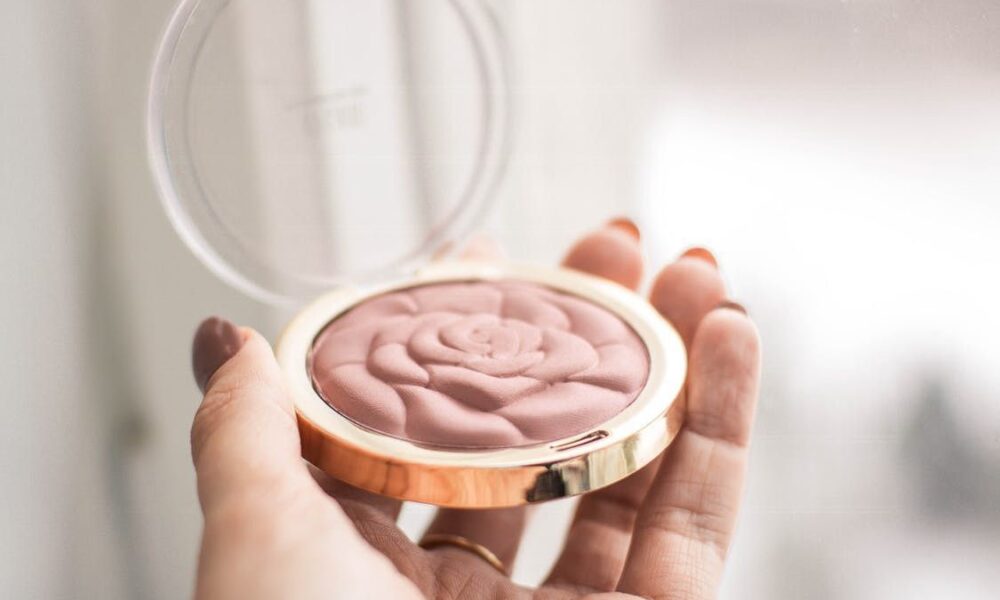 Пудра для лица: как избежать распространенных ошибок в макияже