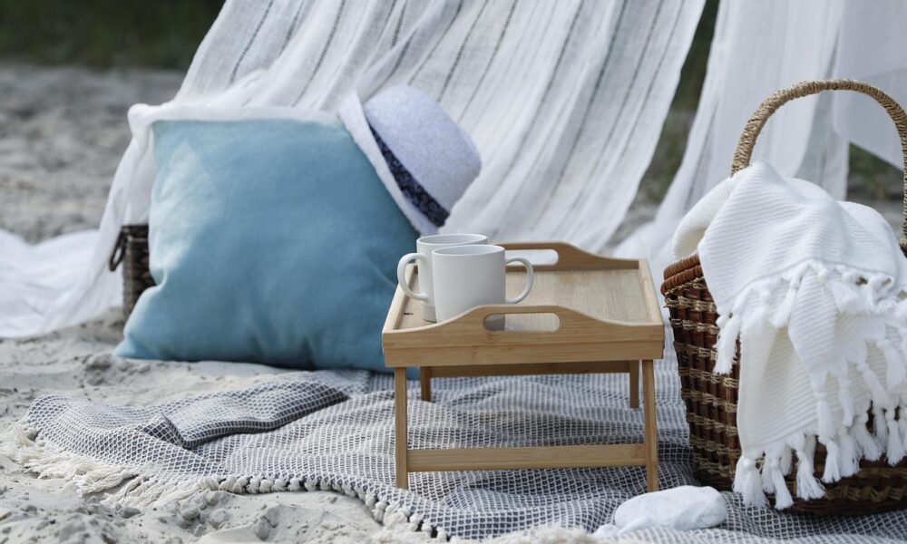 Image for: Сочный люля-кебаб: рецепт для идеального пикника. Tags: пикник, отпуск, чашки, поднос, подушка, плетеные корз...