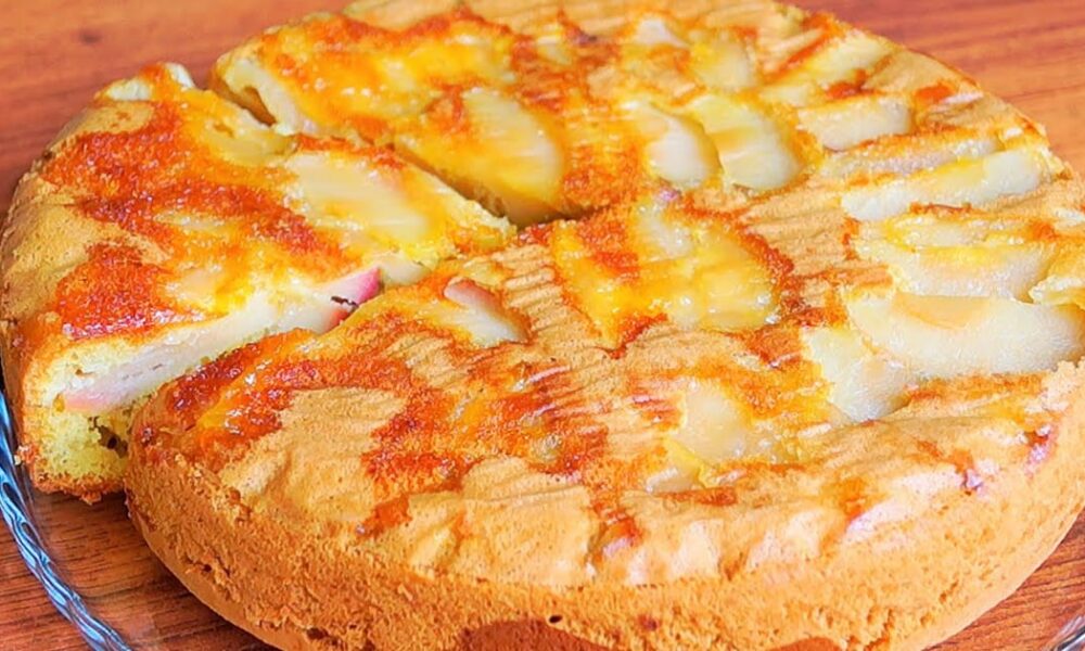 Медовая шарлотка: рецепт вкуснее классического, покоривший сердца хозяек