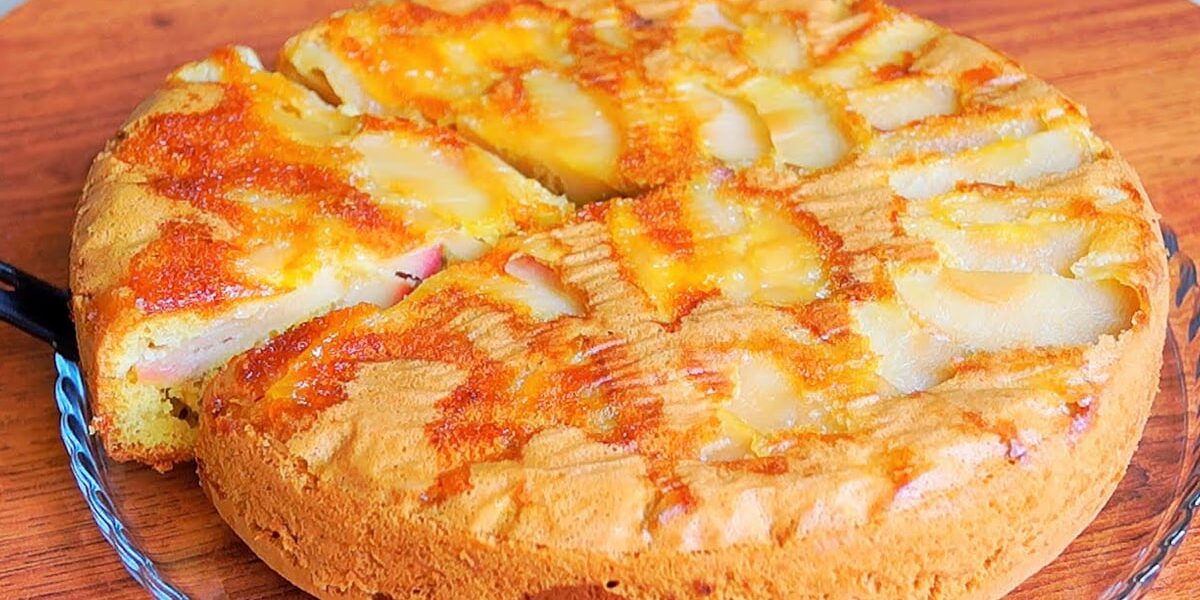 Медовая шарлотка: рецепт вкуснее классического, покоривший сердца хозяек