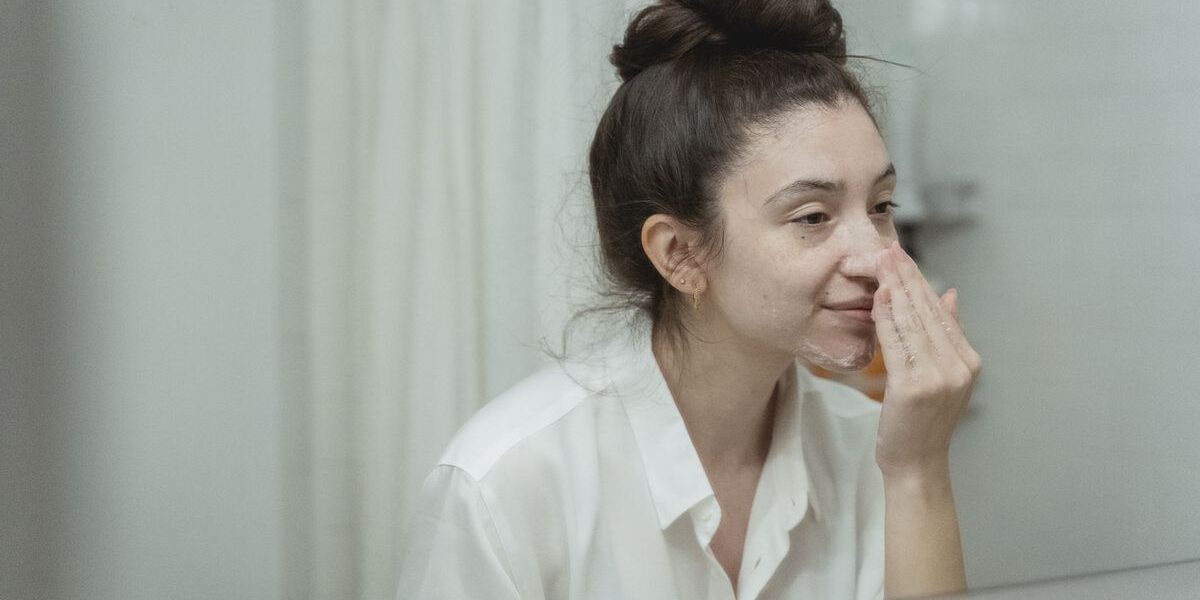 Скрабы и пилинги для лица: как выбрать и правильно использовать