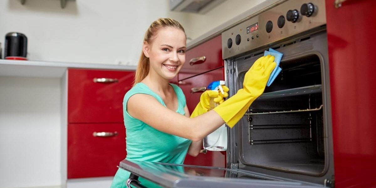 Простой способ очистить духовку: секрет, который есть на каждой кухне
