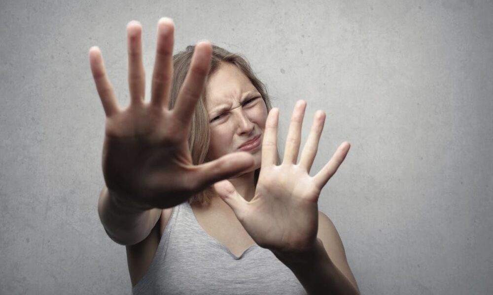 Как распознать нервный срыв и предотвратить его: полезные советы для женщин