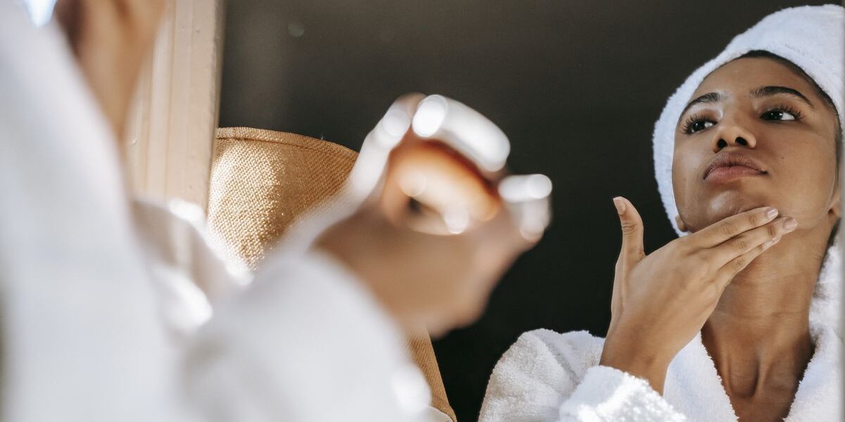 Можно ли использовать крем для тела на лице: советы и предостережения