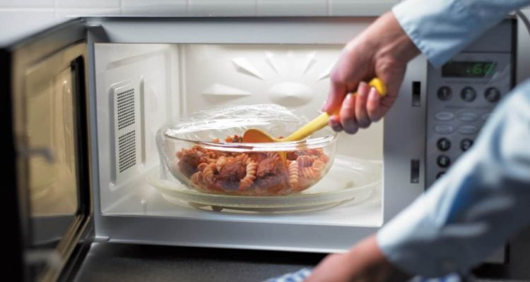 Опасный разогрев: 5 продуктов, которые вредят женскому здоровью