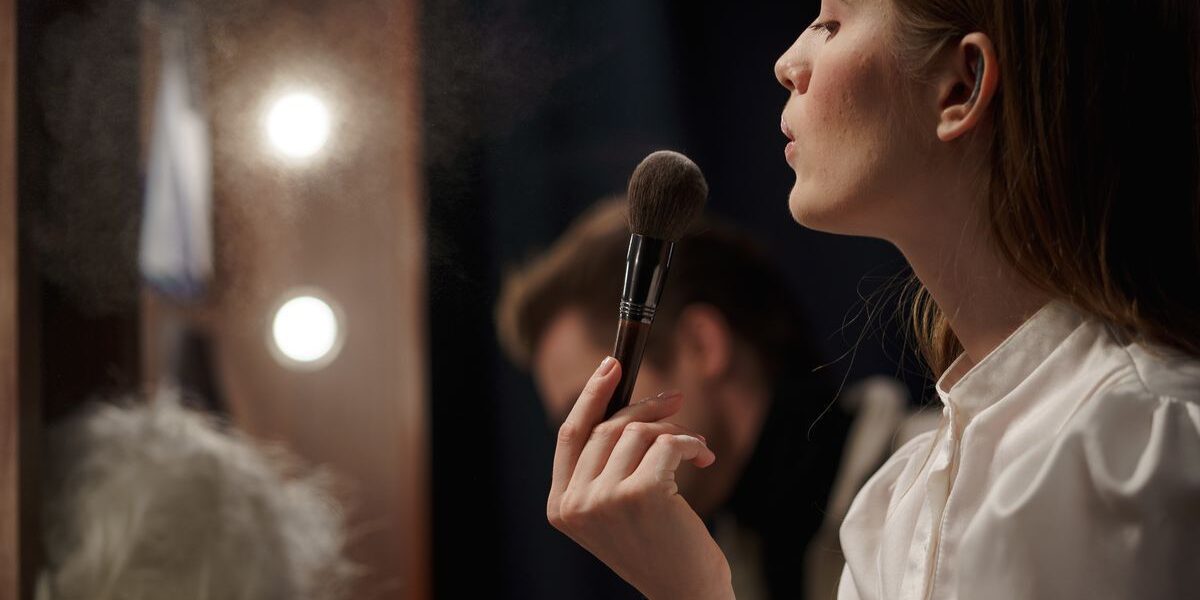 Макияж для жирной кожи: секреты стойкого и красивого образа