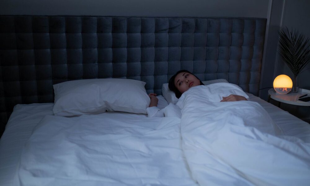 Как избавиться от тревожных мыслей перед сном: советы психолога для женщин