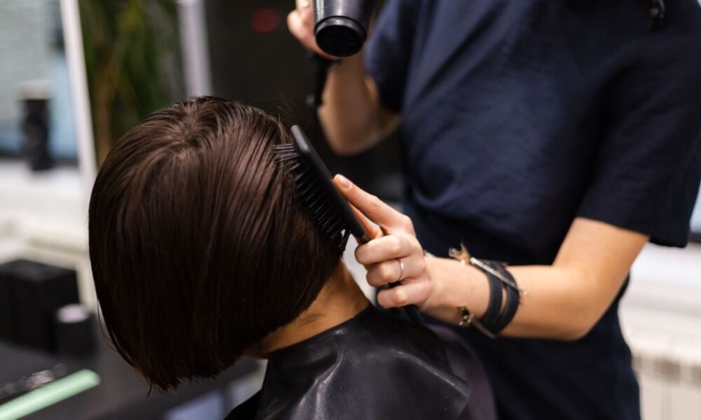 Тренды стрижек 2025: модные прически для женщин на каждый день