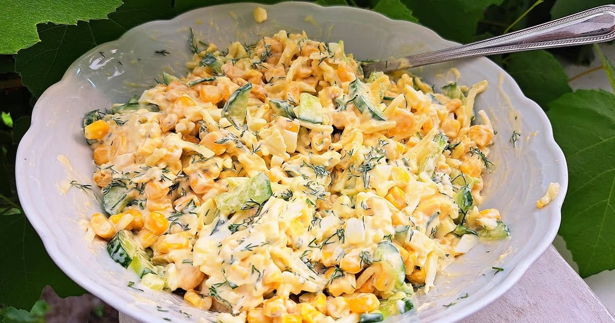 Легкий летний салат за 15 минут: простой рецепт из доступных продуктов