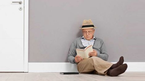 Сидим на полу: секрет долголетия для женщин