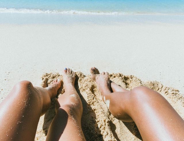 Шугаринг: все, что нужно знать о сахарной эпиляции