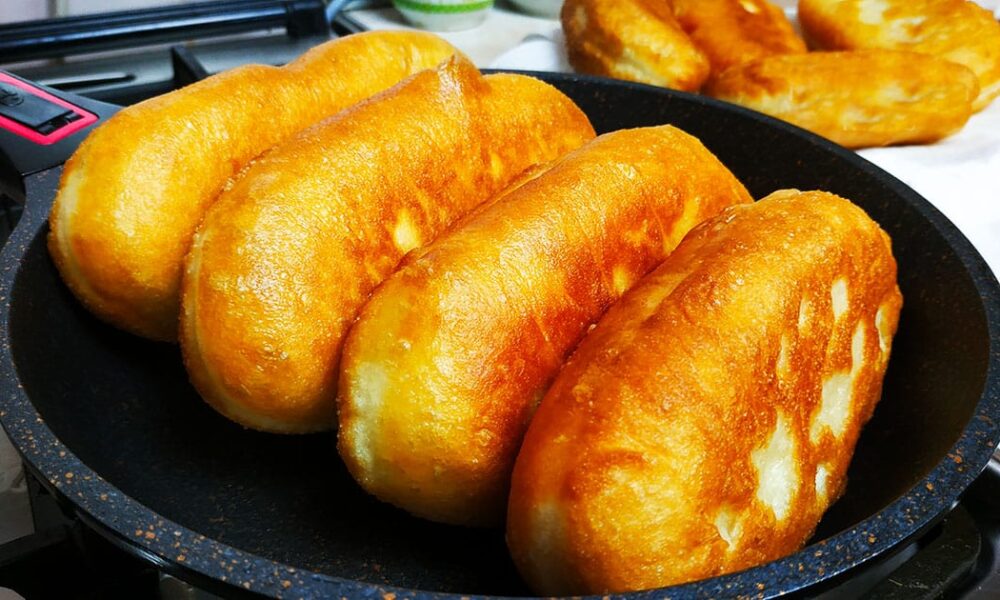 Секрет мягких и долго не черствеющих пирожков без дрожжей: простой рецепт для каждой хозяйки