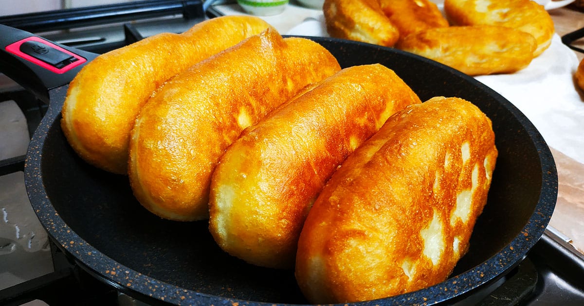 Секрет мягких и долго не черствеющих пирожков без дрожжей: простой рецепт для каждой хозяйки