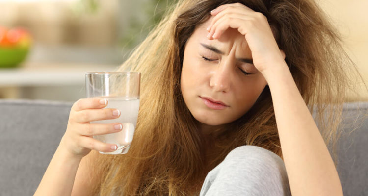 Как быстро избавиться от похмелья: лучшие натуральные средства для женщин