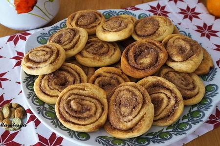 Рецепты домашней выпечки: простое печенье и улитки с корицей на кефире