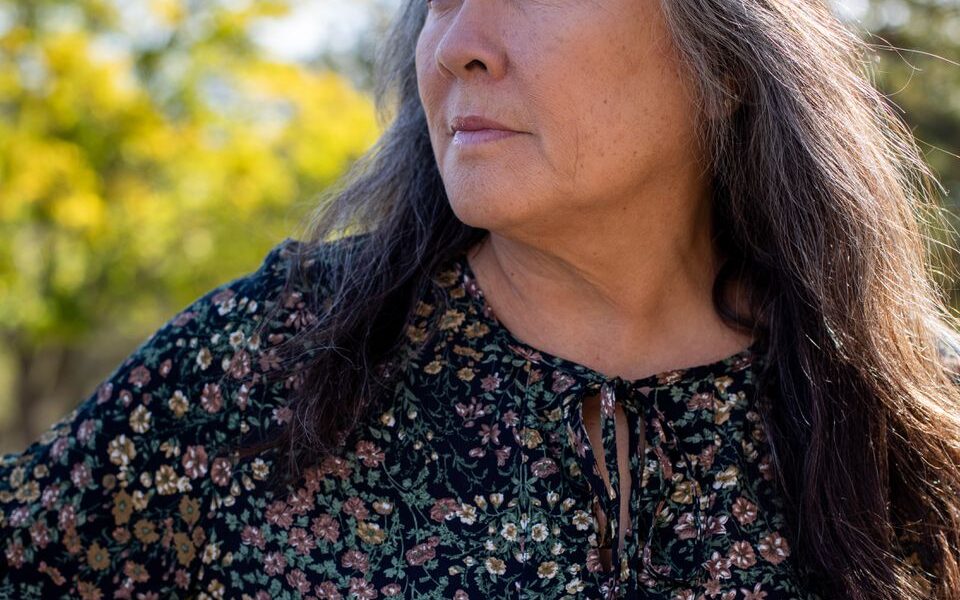 Как сохранить цвет окрашенных седых волос: главные советы для женщин