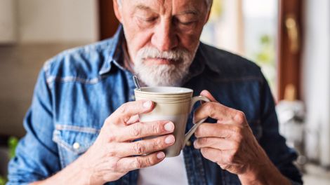 Чай и кофе для женского здоровья: как снизить риски инсульта и деменции