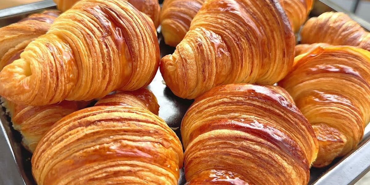 Домашние круассаны: французский рецепт и секреты идеального слоеного теста