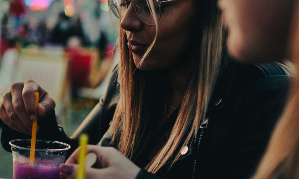 Как распознать интеллект: признаки умного человека в вашем окружении