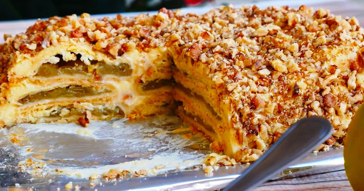 Яблочный торт: рецепт нежного и сочного десерта для всей семьи