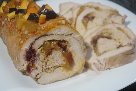 Мясной рулет с начинкой: рецепт для праздничного стола