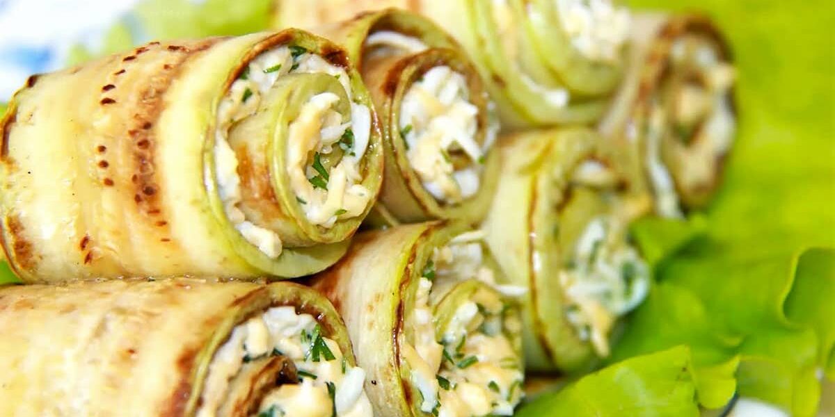 Рулетики из кабачков: простой и вкусный рецепт с любимой начинкой