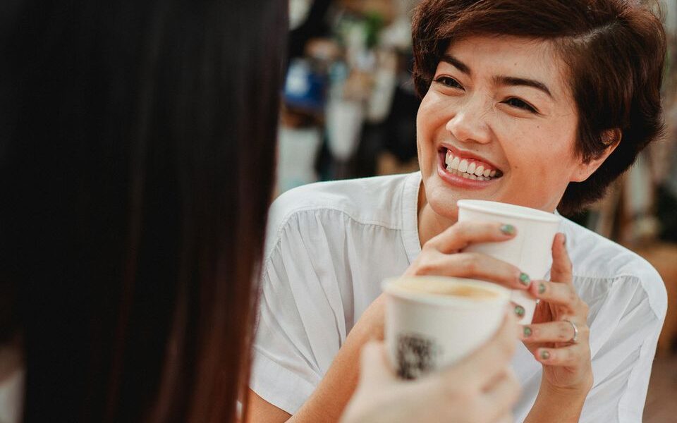 Как отвечать на некорректные вопросы: советы психолога для женщин