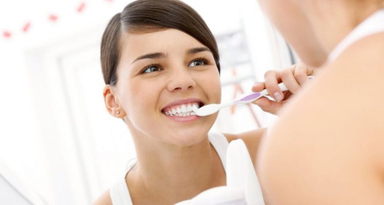 Здоровые зубы: как правильно чистить и избежать распространенных ошибок