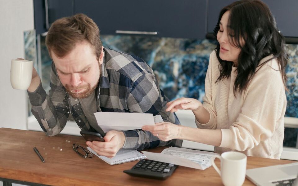 Признаки жадности в отношениях: как распознать и что делать