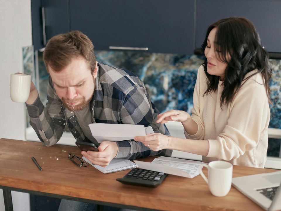 Признаки жадности в отношениях: как распознать и что делать