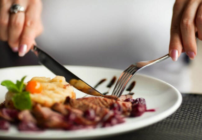 Чем опасен отказ от ужина: последствия для женского здоровья