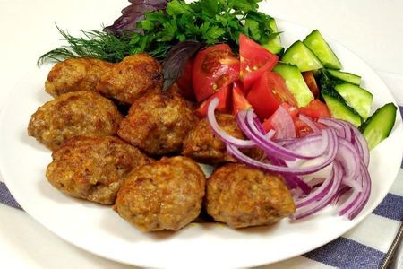 Котлеты в духовке: простые и вкусные рецепты для всей семьи