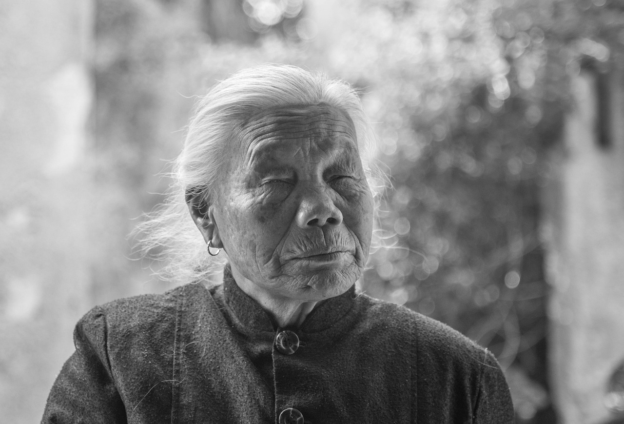 Image for: Аптечные мази от морщин: эффективная альтернатива кремам для лица. Tags: женщина, лицо, портрет, морщины, кра...