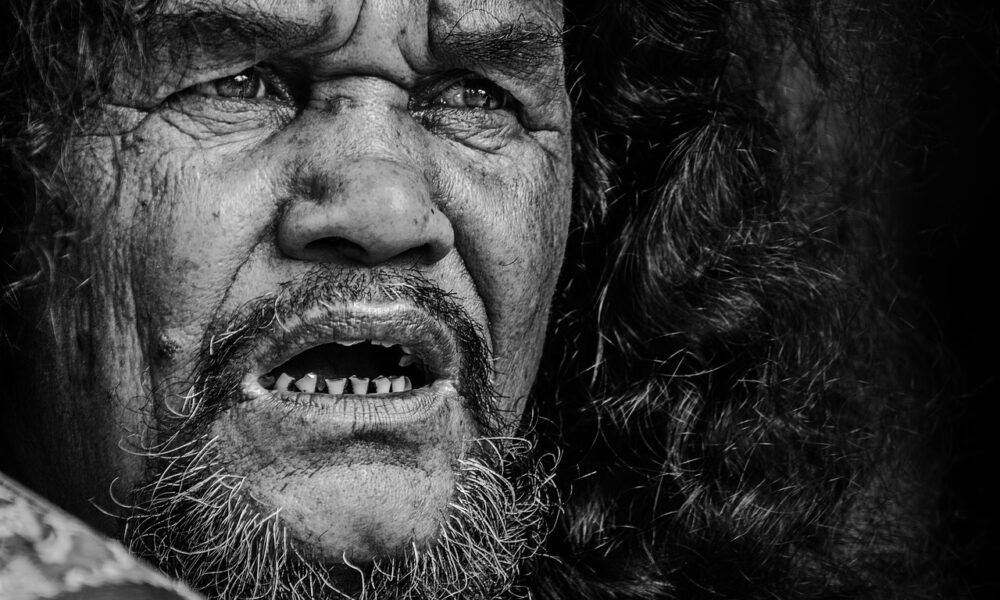 Image for: Ежедневная привычка, которая незаметно провоцирует морщины на коже. Tags: люди, портрет, взрослый, человек, б...