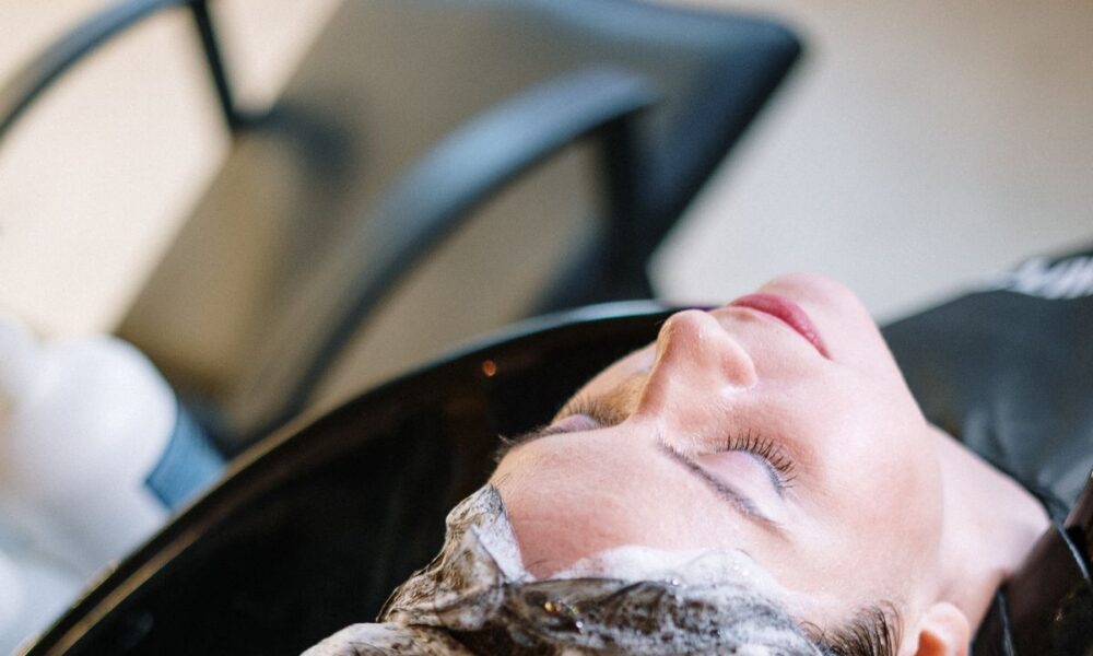 Как выбрать шампунь: главные ошибки и советы по уходу за волосами