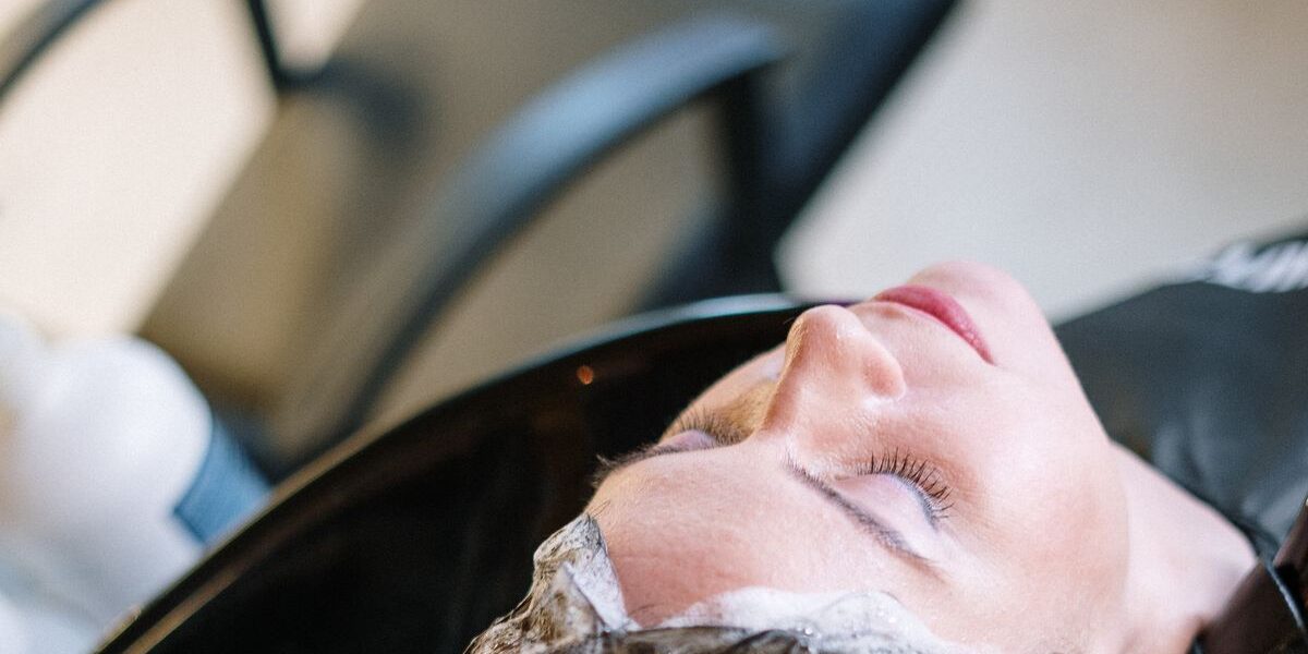 Как выбрать шампунь: главные ошибки и советы по уходу за волосами