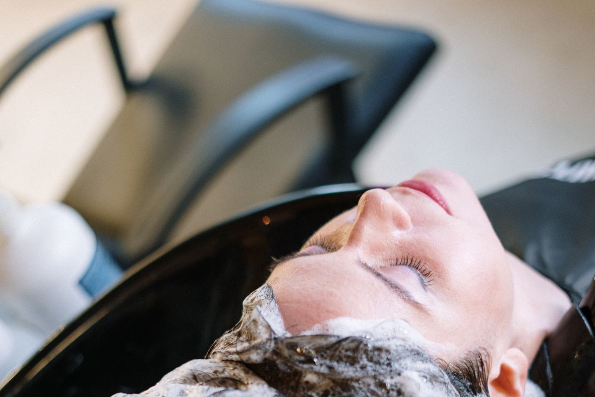 Как выбрать шампунь: главные ошибки и советы по уходу за волосами