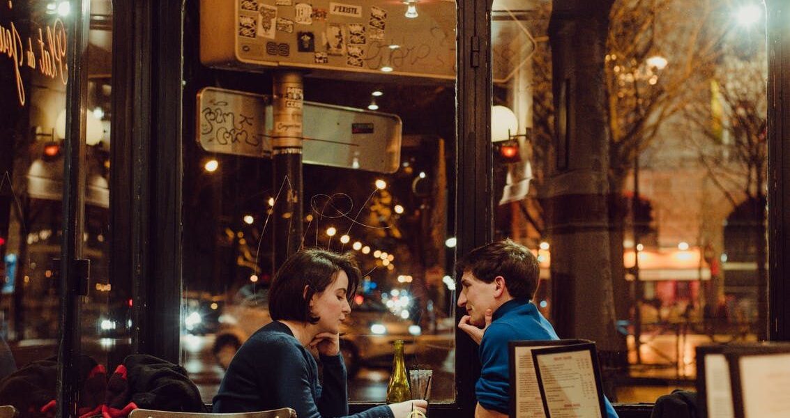 Устаревшие советы для первого свидания: что больше не работает