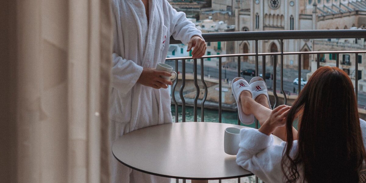 Нестандартные отношения: плюсы, минусы и как выбрать свой путь