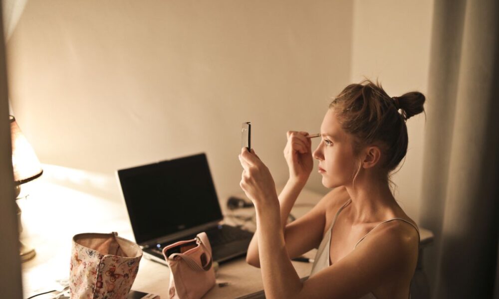 7 ошибок в макияже бровей, которые портят ваш образ