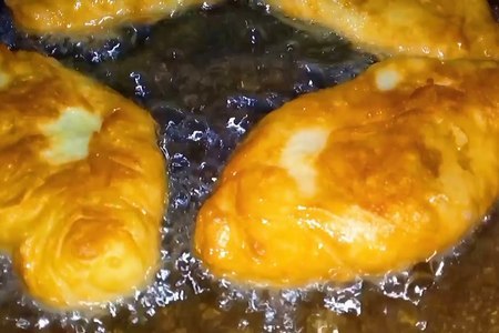 Пышные пирожки на сковороде: простой рецепт теста без яиц