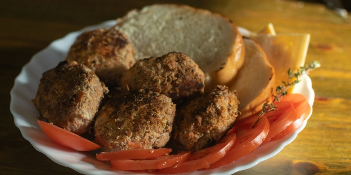 Секреты сочных котлет: простой ингредиент от шеф-поваров для идеального фарша